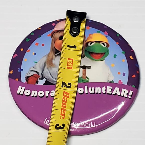 Disney World Honorary VoluntEAR Button Pin Muppets Kermit Frog Miss Piggy - Picture 2 of 3